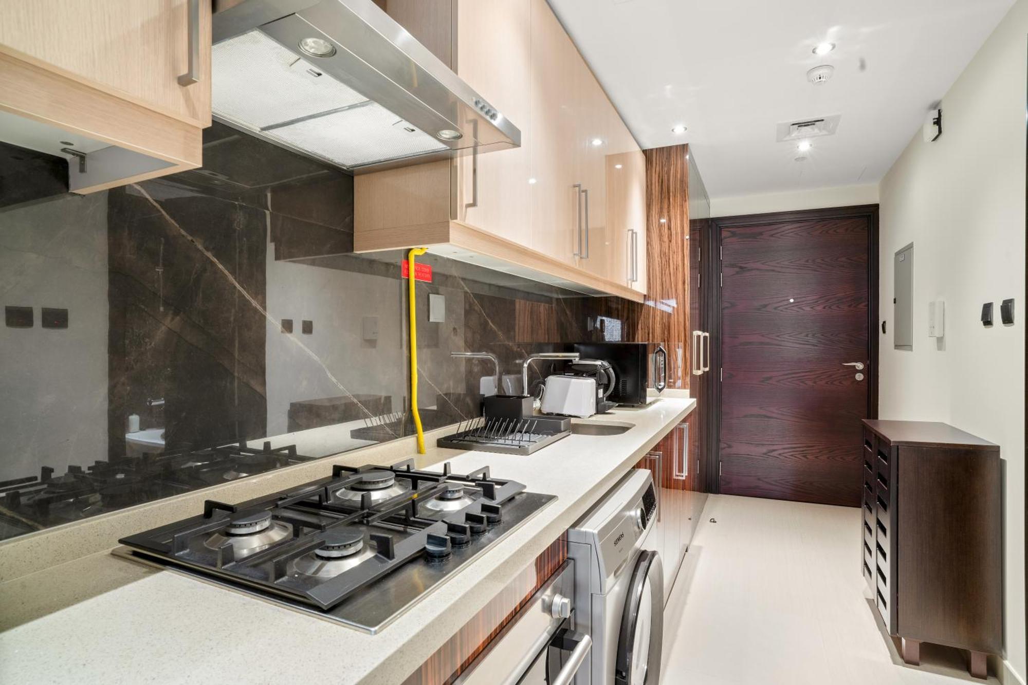 Stylish Downtown Apartment *